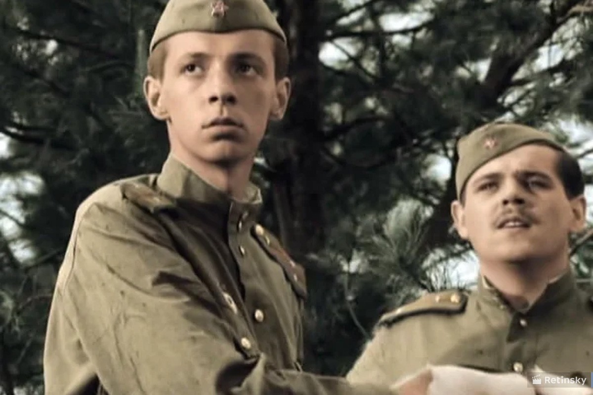 За основу фильма «В бой идут одни старики» взяты реальные судьбы и истории советских лётчиков